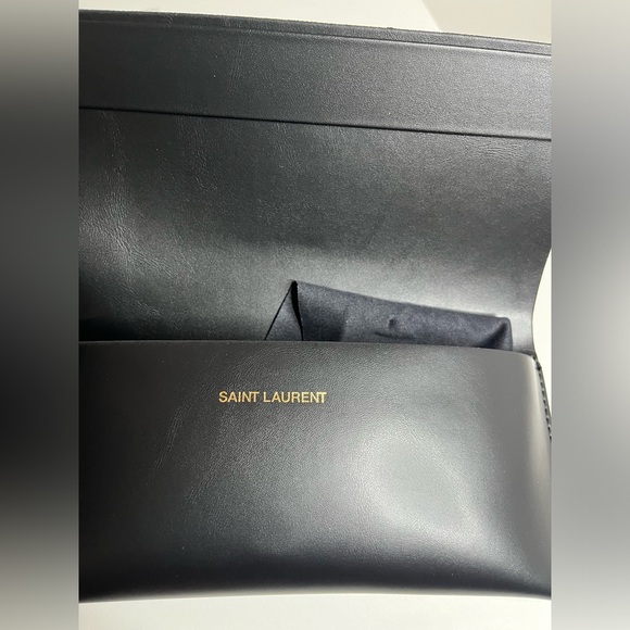 Saint Laurent SL181 Loulou Sunglasses - Picture 7 of 10